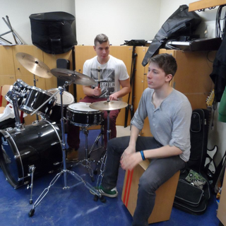 band-2 Montessori-Schulzentrum Leipzig - Neuigkeiten - Bandauftritt mit Specialguest